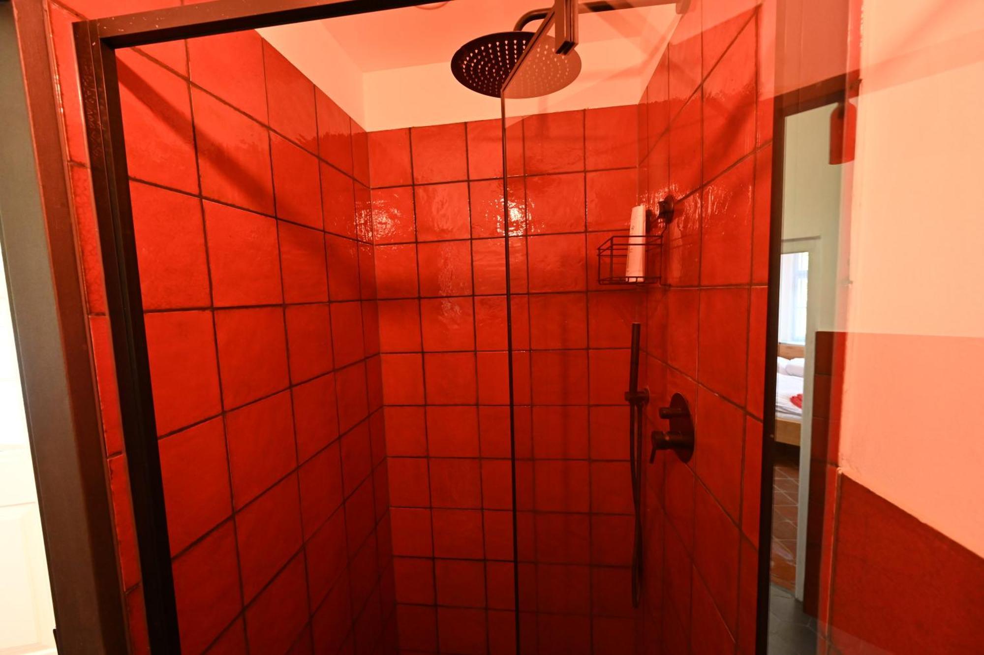 Valečská pálenice Camera foto